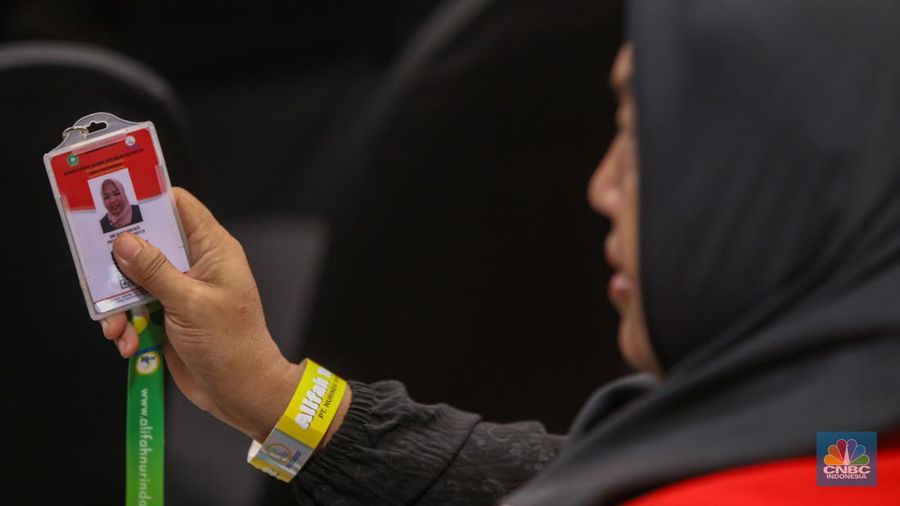 PT Trans Retail Indonesia (Transmart) resmi memberangkatkan 100 pelanggan untuk umroh dan liburan ke Turki gratis. (CNBC Indonesia/Faisal Rahman)