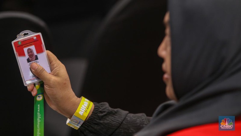 PT Trans Retail Indonesia (Transmart) resmi memberangkatkan 100 pelanggan untuk umroh dan liburan ke Turki gratis. (CNBC Indonesia/Faisal Rahman)