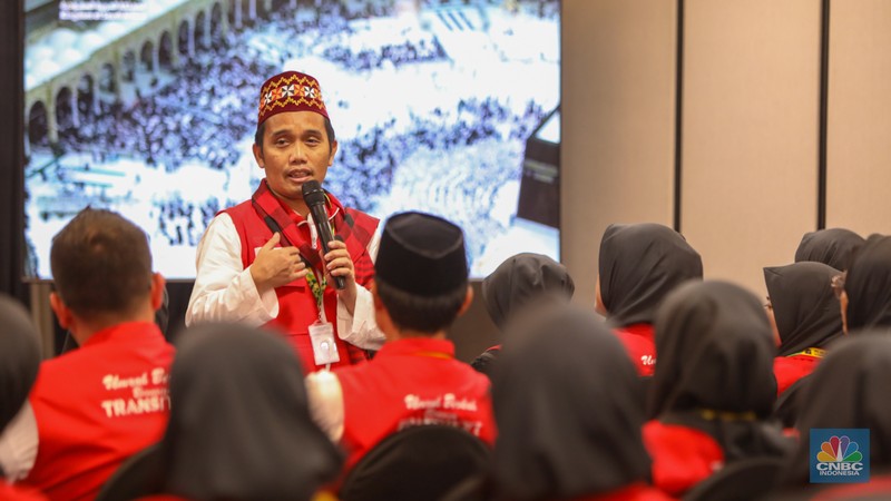 PT Trans Retail Indonesia (Transmart) resmi memberangkatkan 100 pelanggan untuk umroh dan liburan ke Turki gratis. (CNBC Indonesia/Faisal Rahman) PT Trans Retail Indonesia (Transmart) resmi memberangkatkan 100 pelanggan untuk umroh dan liburan ke Turki gratis. (CNBC Indonesia/Faisal Rahman)