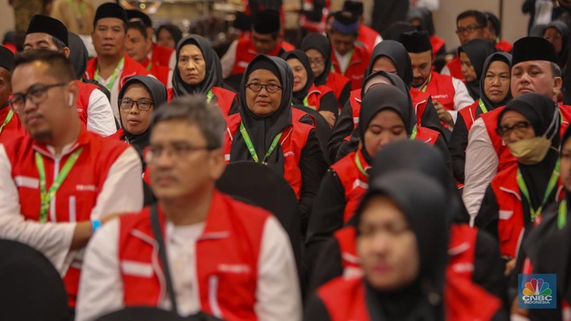 PT Trans Retail Indonesia (Transmart) resmi memberangkatkan 100 pelanggan untuk umroh dan liburan ke Turki gratis. (CNBC Indonesia/Faisal Rahman)