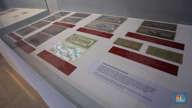 Pameran bersama Arsip Kepresidenan di Galeri Emiria Soenassa, Taman Ismail Marzuki (TIM), Jakarta, Jumat (9/8/2024). (CNBC Indonesia/Faisal Rahman)