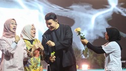 Penampilan Tulus Jadi Penutup yang Manis untuk Hari ke-3 Festival LIKE 2