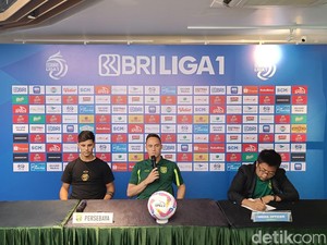 Liga 1: Keluhan Paul Munster Soal Wasit yang Terlalu Lama Cek VAR