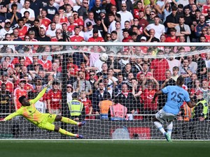 Akanji Jadi Pahlawan Man City, Hapus Bayang-Bayang Kegagalan Penalti