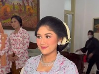 Aura Cantik Bumil Erina Gudono di Tasyakuran 7 Bulanan
