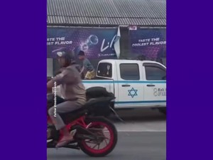 Viral! Mobil Bergambar Bendera Israel Mengaspal di Jalanan Bali