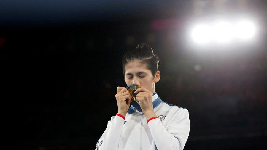 Algeria's Imane Khelif, left, fights China's Yang Liu in their women's 66 kg final boxing match at the 2024 Summer Olympics, Friday, Aug. 9, 2024, in Paris, France. (AP Photo/Ariana Cubillos)