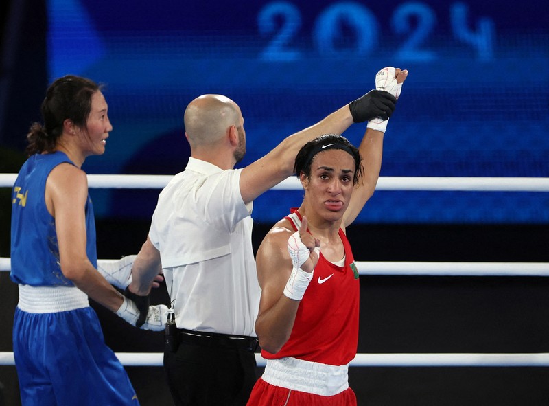 APTOPIX Paris Olympics Boxing Algeria's Imane Khelif, left, fights China's Yang Liu in their women's 66 kg final boxing match at the 2024 Summer Olympics, Friday, Aug. 9, 2024, in Paris, France. (AP Photo/Ariana Cubillos)