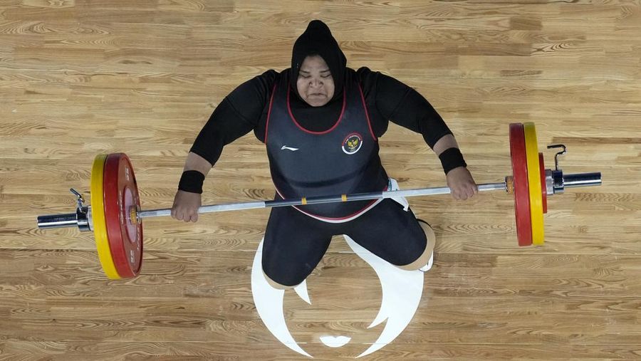 Nurul Akmal of Indonesia competes during the women's +81kg weightlifting event at the 2024 Summer Olympics, Sunday, Aug. 11, 2024, in Paris, France. (AP Photo/Dita Alangkara,Pool)