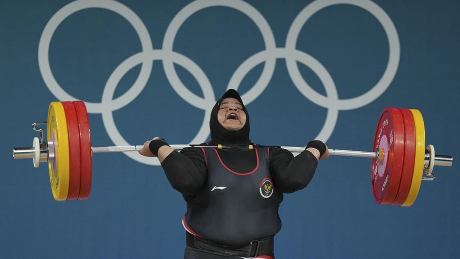 Nurul Akmal of Indonesia competes during the women's +81kg weightlifting event at the 2024 Summer Olympics, Sunday, Aug. 11, 2024, in Paris, France. (AP Photo/Dita Alangkara,Pool)