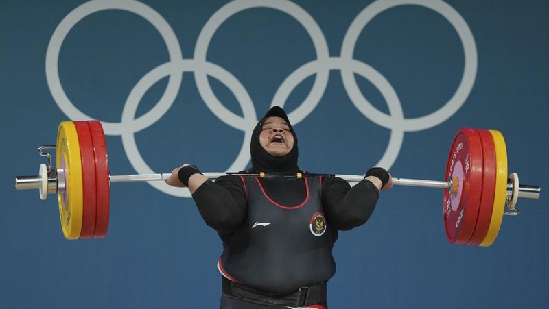 Nurul Akmal of Indonesia competes during the women's +81kg weightlifting event at the 2024 Summer Olympics, Sunday, Aug. 11, 2024, in Paris, France. (AP Photo/Dita Alangkara,Pool)