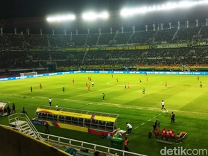 Liga 1: Persebaya Vs PSS Sleman Tanpa Gol di Babak Pertama