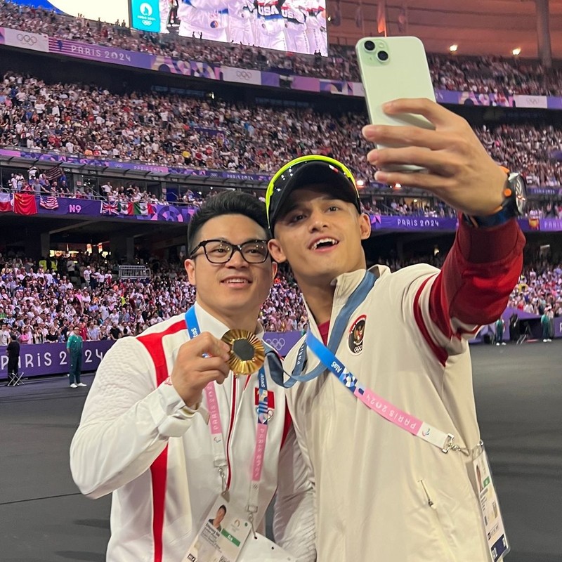 Kembang api menandakan berakhirnya upacara penutupan Olimpiade Musim Panas 2024 yang berlangsung di Stade de France, Senin, 12 Agustus 2024, di Saint-Denis, Prancis. Kembang api menandakan berakhirnya upacara penutupan Olimpiade Musim Panas 2024 yang berlangsung di Stade de France, Senin, 12 Agustus 2024, di Saint-Denis, Prancis. (AP Photo/Alessandra Tarantino)
