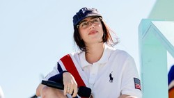Video: Ekspresi Meringis Billie Eilish saat Wajahnya Dilempar Penonton