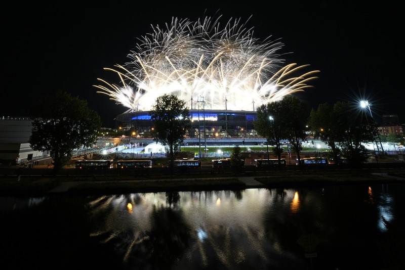 Kembang api menandakan berakhirnya upacara penutupan Olimpiade Musim Panas 2024 yang berlangsung di Stade de France, Senin, 12 Agustus 2024, di Saint-Denis, Prancis. Kembang api menandakan berakhirnya upacara penutupan Olimpiade Musim Panas 2024 yang berlangsung di Stade de France, Senin, 12 Agustus 2024, di Saint-Denis, Prancis. (AP Photo/Alessandra Tarantino)