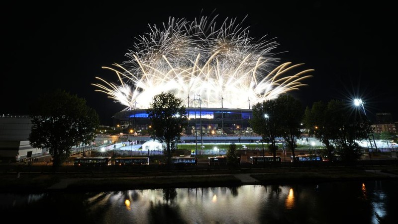 Kembang api menandakan berakhirnya upacara penutupan Olimpiade Musim Panas 2024 yang berlangsung di Stade de France, Senin, 12 Agustus 2024, di Saint-Denis, Prancis. (AP Photo/Alessandra Tarantino)