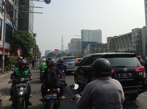 Warga Keluhkan Macet Picu Jalanan di Harmoni Arah Kota Tua Sangat Berdebu