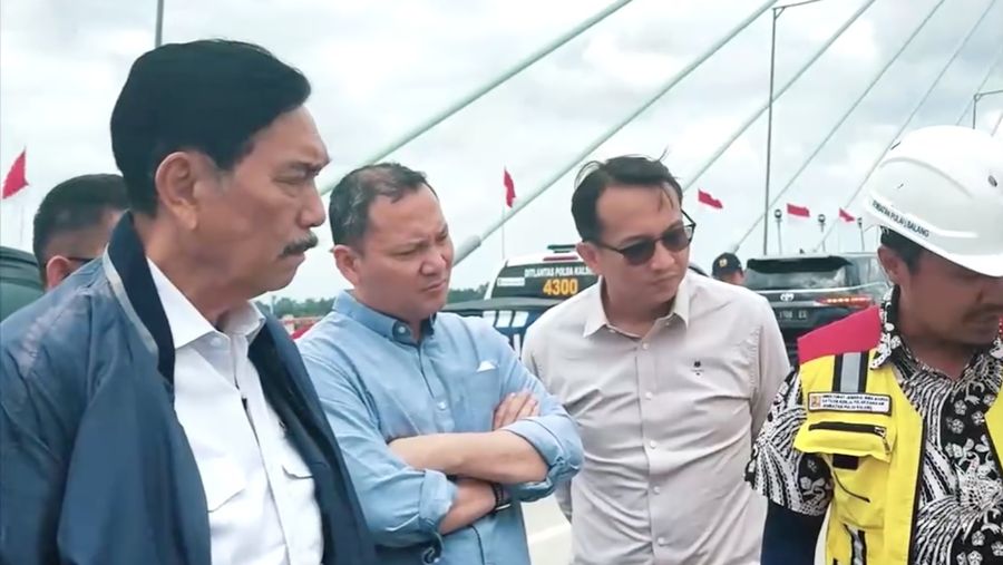 Menko Marves Luhut Binsar Pandjaitan saat meninjau kesiapan dan persiapan infrastruktur jelang upacara peringatan HUT Kemerdekaan RI ke-79 di Ibu Kota Nusantara (IKN). (Instagram @luhut.pandjaitan)