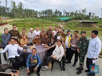 Canda Seru Airlangga ke Bahlil di IKN: Kursi Kapolri Saja Diambil