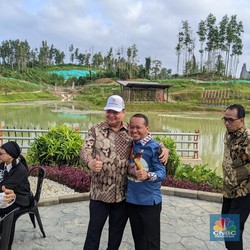 Foto Bareng Bahlil, Airlangga: Ini Seru Nih!