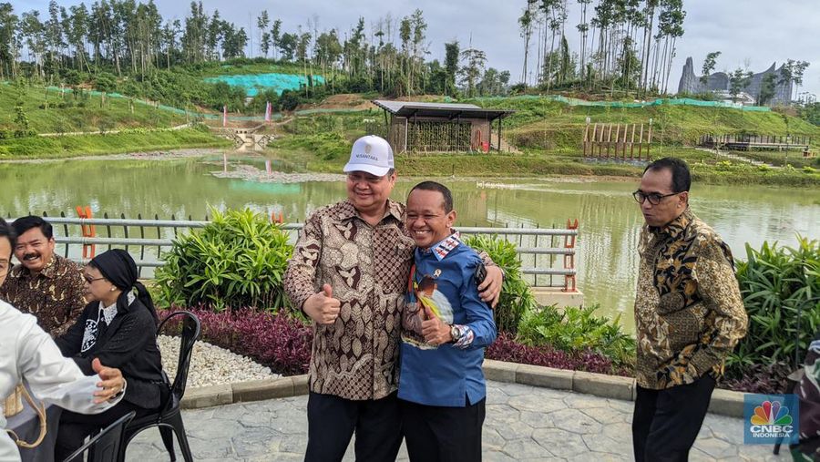Menteri-menteri kabinet Indonesia Maju (KIM) mulai menjalani agenda pertama kunjungan kerja ke Ibu Kota Nusantara, Senin (12/8/2024). Terlihat hampir semua menteri ikut dalam kunker ini. (CNBC Indonesia/Emir Yanwardhana)