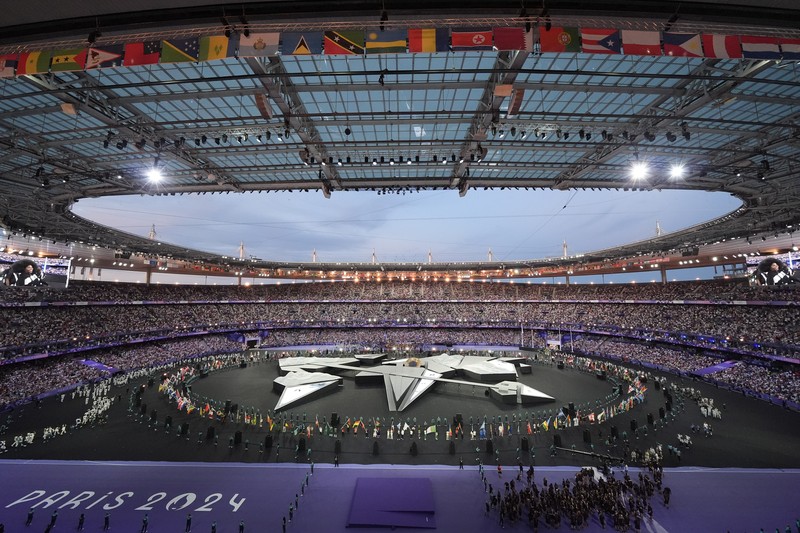 Kembang api menandakan berakhirnya upacara penutupan Olimpiade Musim Panas 2024 yang berlangsung di Stade de France, Senin, 12 Agustus 2024, di Saint-Denis, Prancis. Kembang api menandakan berakhirnya upacara penutupan Olimpiade Musim Panas 2024 yang berlangsung di Stade de France, Senin, 12 Agustus 2024, di Saint-Denis, Prancis. (AP Photo/Alessandra Tarantino)