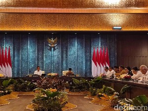 Jokowi Pimpin Sidang Kabinet Perdana di IKN: Sidang yang Istimewa