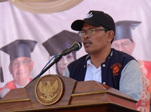 Kemeriahan PKKMB UNJA: Rektor Naik Traktor hingga Catat Rekor MURI Senam