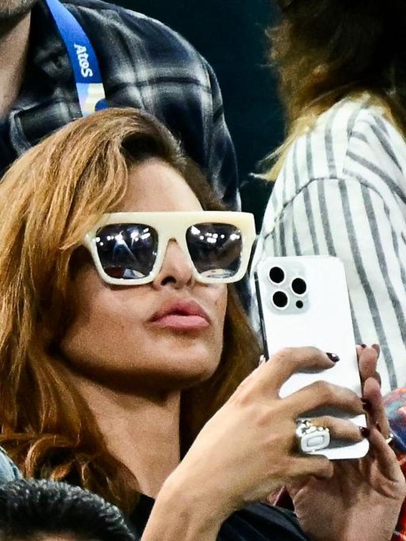 Ikut Tren 2016, Eva Mendes Ungkap Momen Sembunyikan Kehamilan dengan Selimut