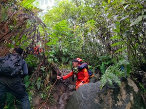 Pendaki Wanita Cedera di Pos 5 Gunung Klabat Minut, Tim SAR Evakuasi