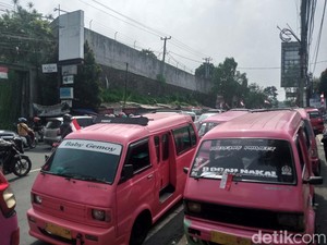 Ratusan Sopir Angkot di Sukabumi Mogok Massal, Tuntut Ojol Dibatasi