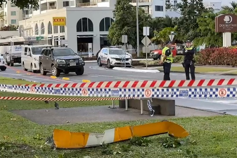 Rekaman video saksi mata dari sebuah apartemen di kota Cairns, Australia, menunjukkan asap dan api mengepul ke udara pada Senin dini hari (12 Agustus) setelah sebuah helikopter jatuh. Rekaman video saksi mata dari sebuah apartemen di kota Cairns, Australia, menunjukkan asap dan api mengepul ke udara pada Senin dini hari (12 Agustus) setelah sebuah helikopter jatuh. (Tangkapan Layar Video Reuters/AMANDA KAY)