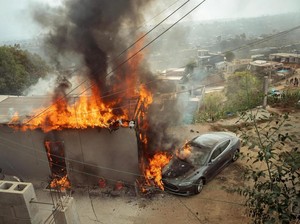 Mobil Elite, Ngecas Sulit! Tesla Terbakar Gegara Nyolong Listrik