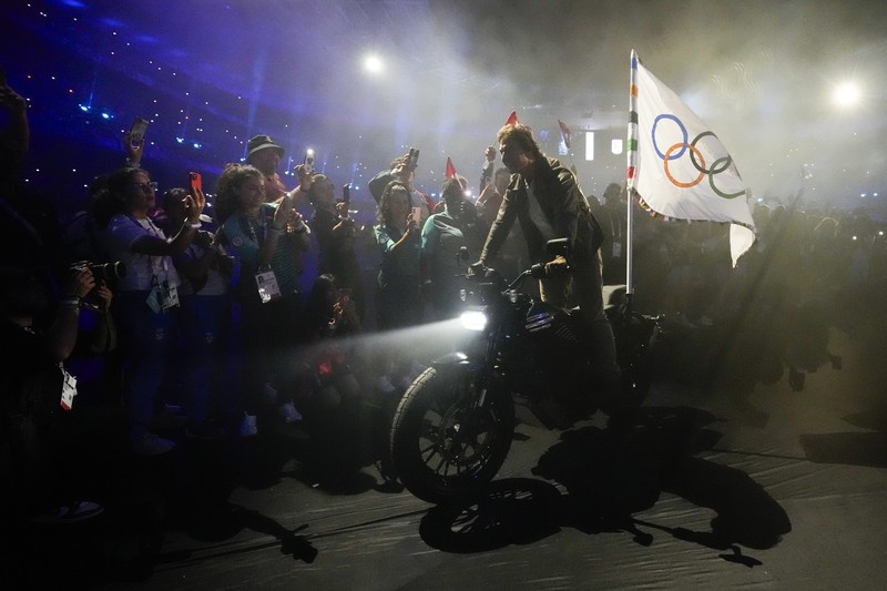 Kembang api menandakan berakhirnya upacara penutupan Olimpiade Musim Panas 2024 yang berlangsung di Stade de France, Senin, 12 Agustus 2024, di Saint-Denis, Prancis. Kembang api menandakan berakhirnya upacara penutupan Olimpiade Musim Panas 2024 yang berlangsung di Stade de France, Senin, 12 Agustus 2024, di Saint-Denis, Prancis. (AP Photo/Alessandra Tarantino)