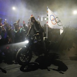 Potret Upacara Penutupan Olimpiade Paris 2024, Ada Tom Cruise Beraksi