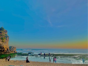 Pantai Drini Memang Cocok Jadi Tempat Berlibur