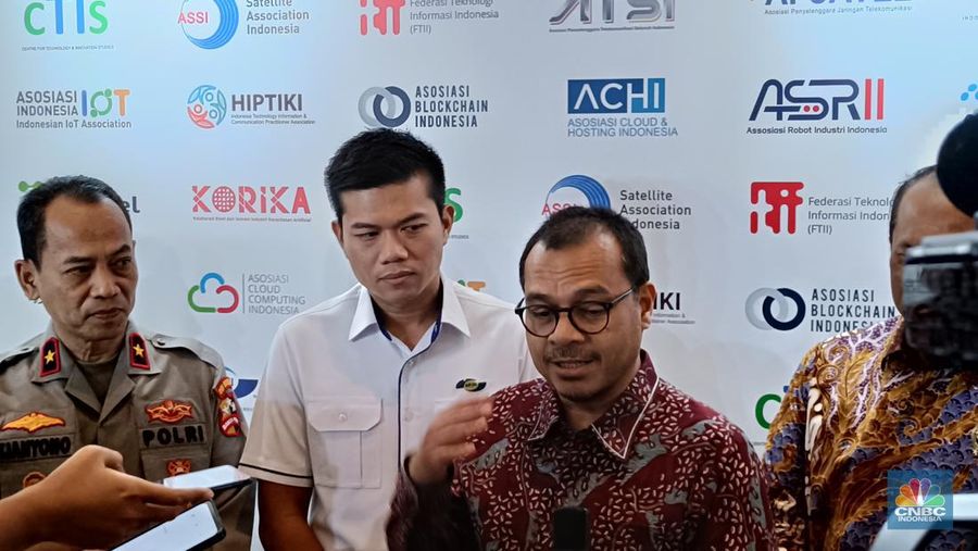 Wakil Menteri Kominfo Nezar Patria ditemui di acara The 6th Indonesia Internet Expo & Summit (IIXS), Jakarta, Senin (12/8/2024). (վ/Novina Putri Bestari)