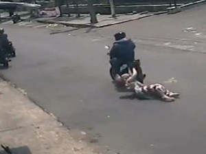 Terekam CCTV! Detik-detik Begal Seret Wanita Muda di Bogor