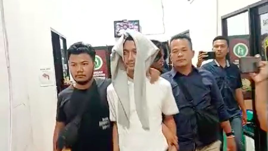 Armor Toreador, suami selebgram Cut Intan Nabila, ditangkap polisi setelah viral melakukan KDRT di Bogor, Jawa Barat. Polisi membawa Armor ke Polres Bogor. (dok Istimewa)