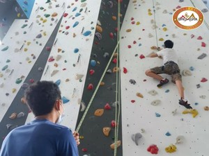 Main Wall Climbing Indoor di Bremgra, Ini Harga Tiket dan Jam Bukanya