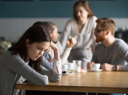 Mengenal Karakter Introvert dan Kapasitas Social Battery yang Dimiliki Mengenal Karakter Introvert dan Kapasitas Social Battery yang Dimiliki