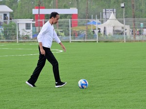 Jokowi Tinjau Pusat Pelatihan PSSI di IKN, Pastikan September Bisa Dipakai