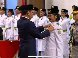 Jokowi Kukuhkan 76 Anggota Paskibraka 2024 di Istana Negara IKN