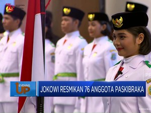 Jokowi Kukuhkan 76 Anggota Paskibraka yang Bertugas di IKN