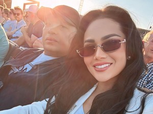 Gaya Krisdayanti Nonton Konser Adele di Jerman, Stylish Pakai Tas Rp 396 Juta