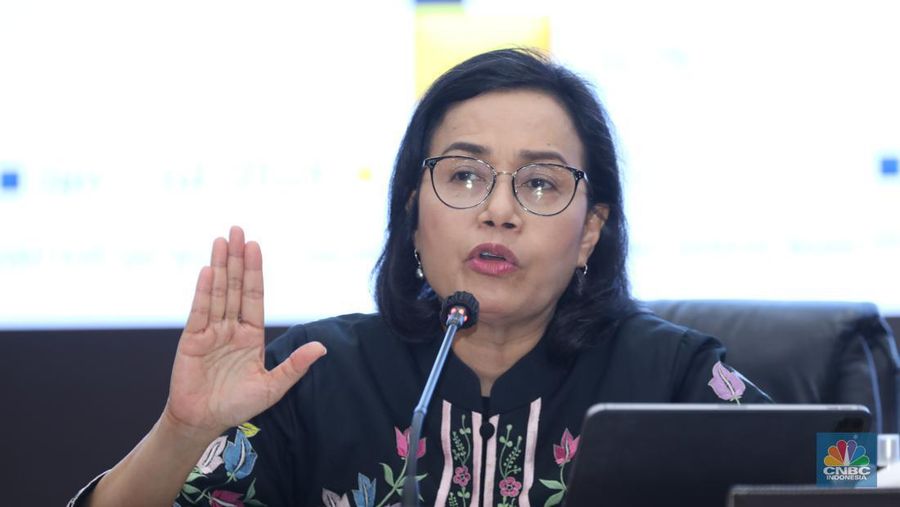 Menteri Keuangan Sri Mulyani memberikan keterangan dalam Konferensi Pers APBN KITA di kantor Kementerian Keuangan, Jakarta, Selasa (13/8/2024). (վ/Tri Susilo)
