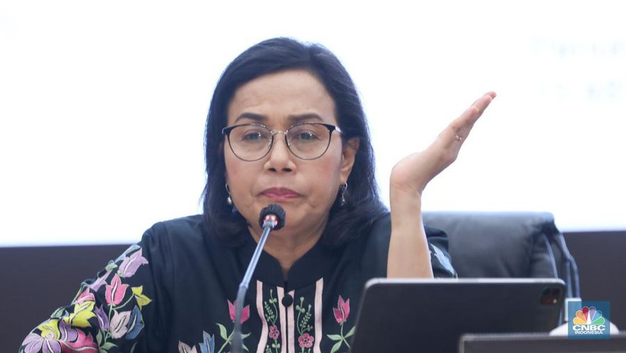 Menteri Keuangan Sri Mulyani memberikan keterangan dalam Konferensi Pers APBN KITA di kantor Kementerian Keuangan, Jakarta, Selasa (13/8/2024). (²©²ÊÍøÕ¾/Tri Susilo)