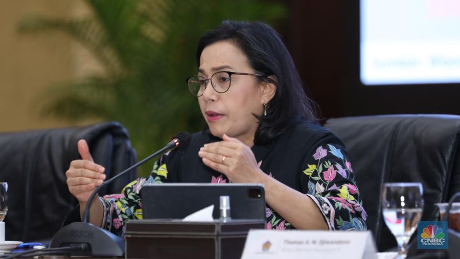 Menteri Keuangan Sri Mulyani memberikan keterangan dalam Konferensi Pers APBN KITA di kantor Kementerian Keuangan, Jakarta, Selasa (13/8/2024). (վ/Tri Susilo)