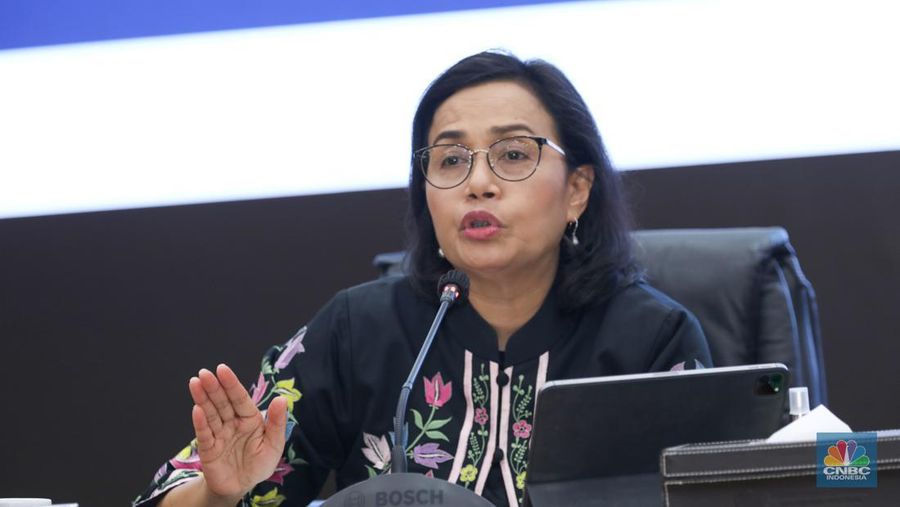 Menteri Keuangan Sri Mulyani memberikan keterangan dalam Konferensi Pers APBN KITA di kantor Kementerian Keuangan, Jakarta, Selasa (13/8/2024). (վ/Tri Susilo)