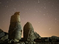 Langit Februari 2026 Padat Agenda, Bulan Purnama hingga Parade Planet